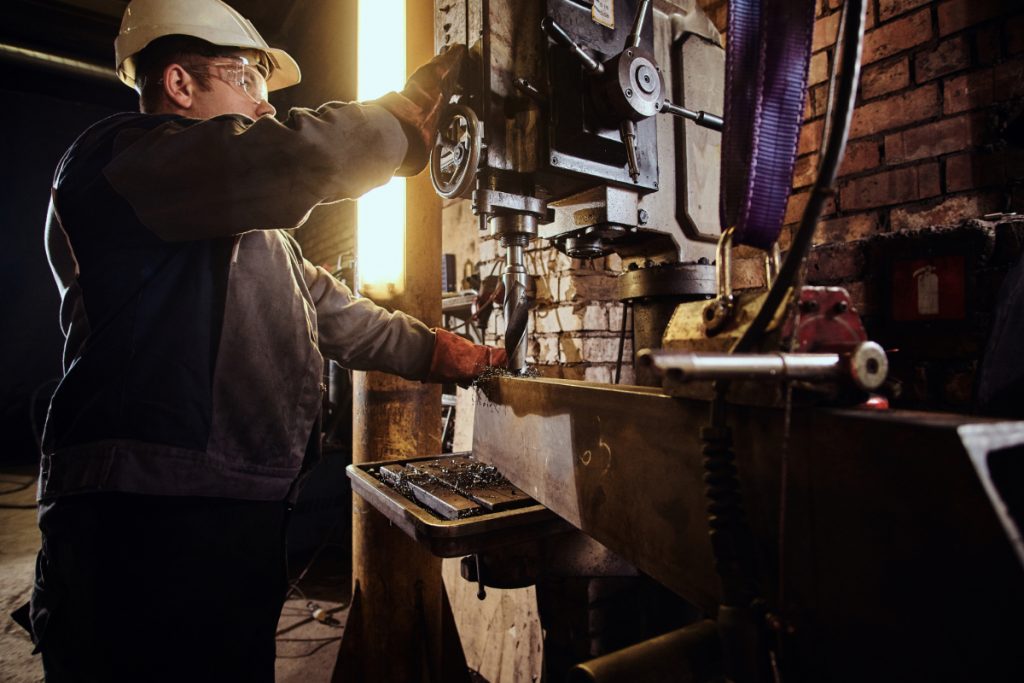 6 Safety Tips for Using a Sheet Metal Bending Machine