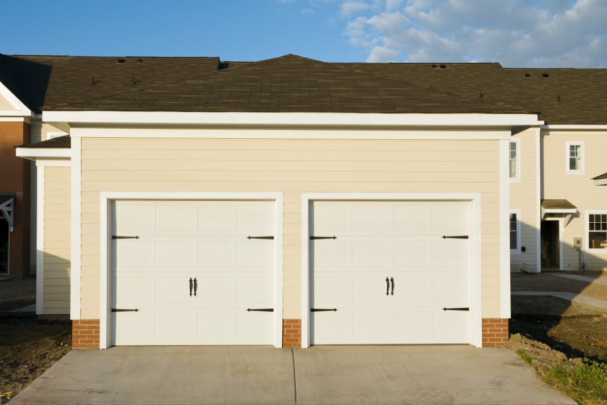 A garage that uses steel materials